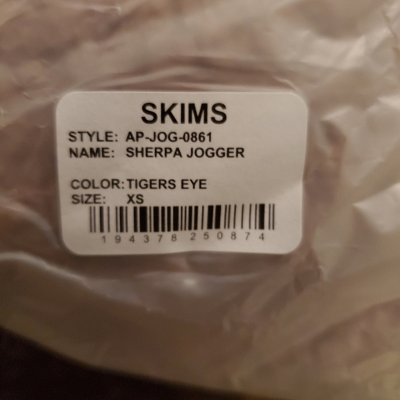 Skims Teddy Joggers Sherpa XS in Tigers Eye NEW IN PACKAGE - Picture 3 of 4